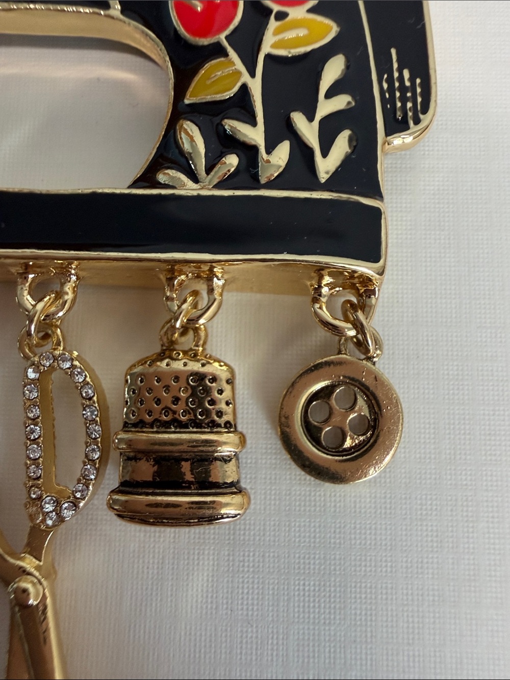 Piper K | Sewing Machine Motif Double Sided Glass Pearl Bag Charm 🧵🪡 - Picture 7 of 8